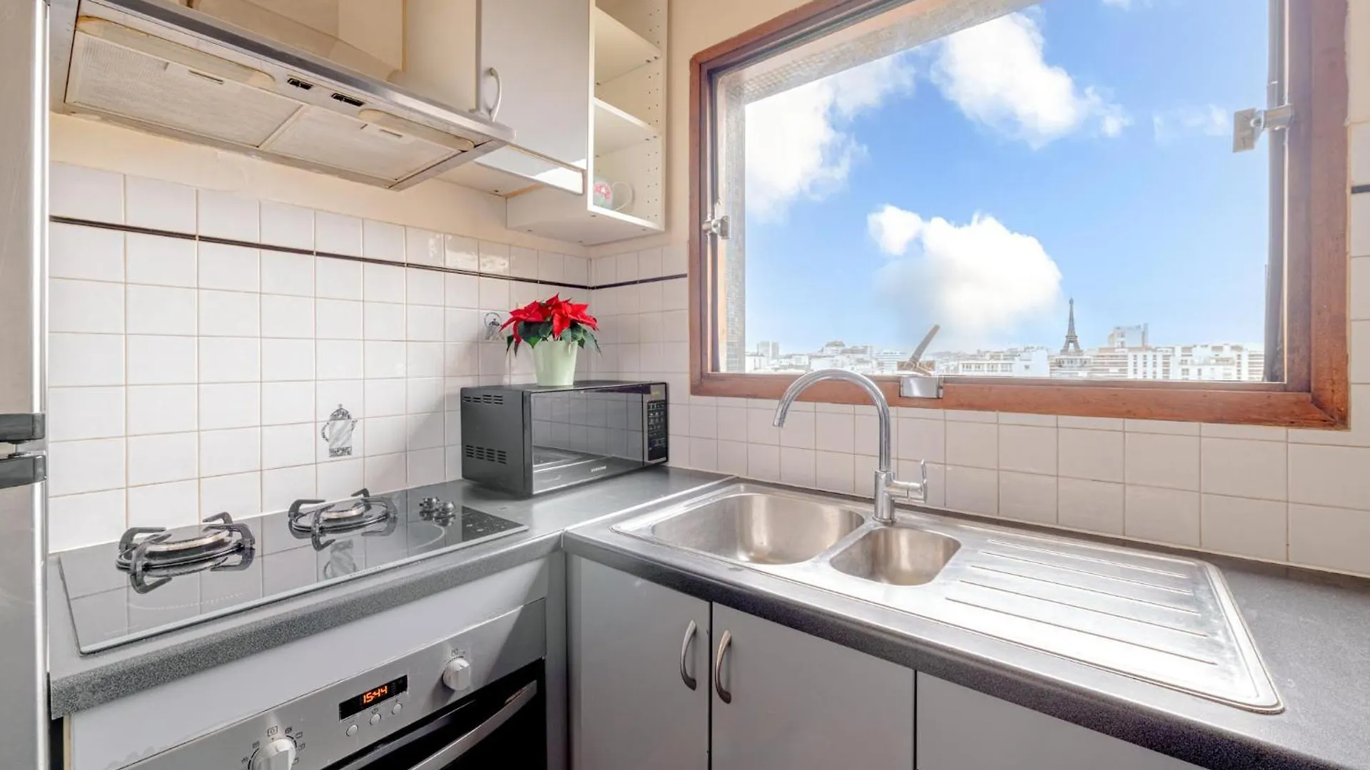 New - 3 Bedroom Flat With Eiffel Tower View Párizs Apartman