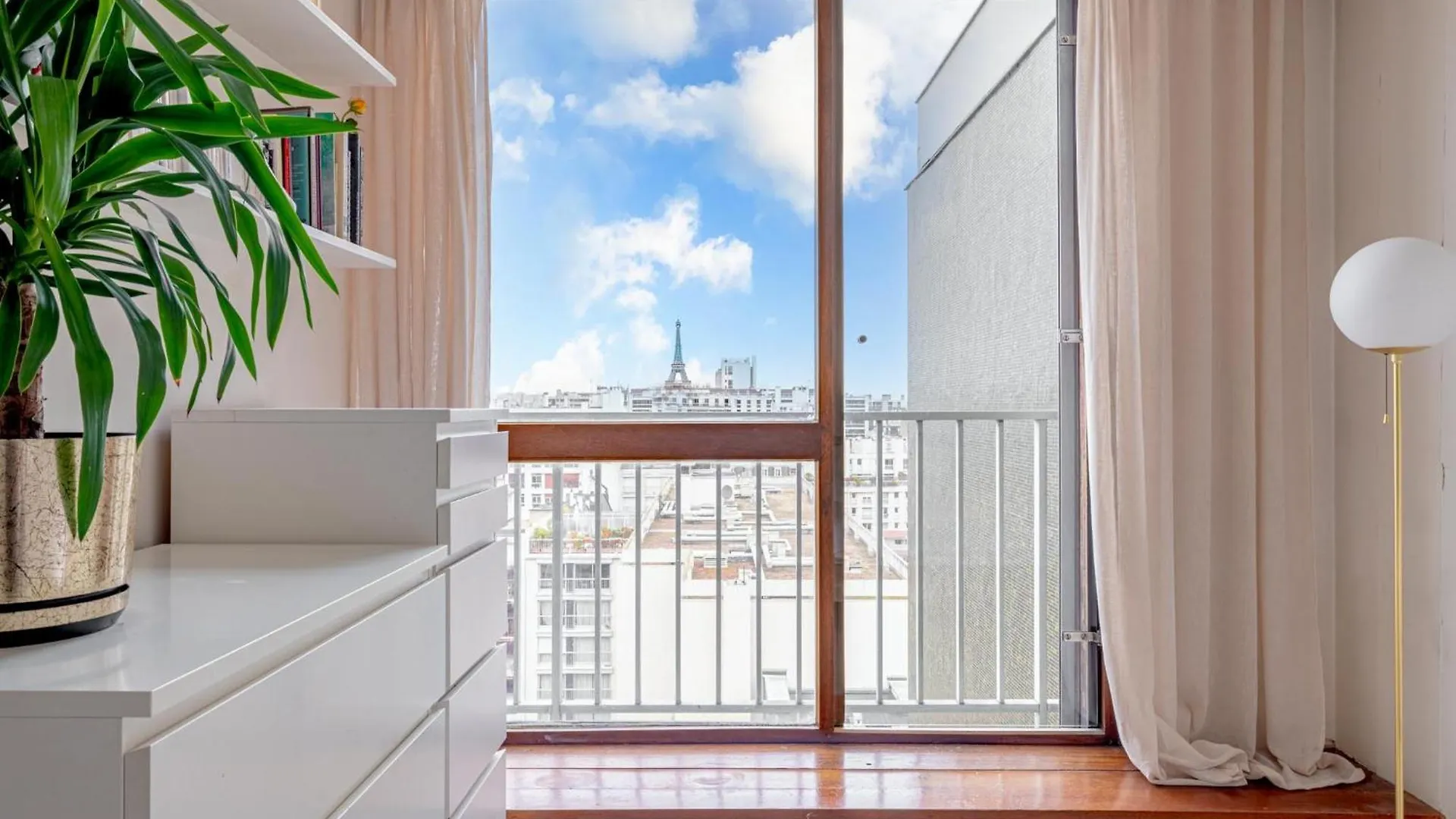 New - 3 Bedroom Flat With Eiffel Tower View Párizs Apartman